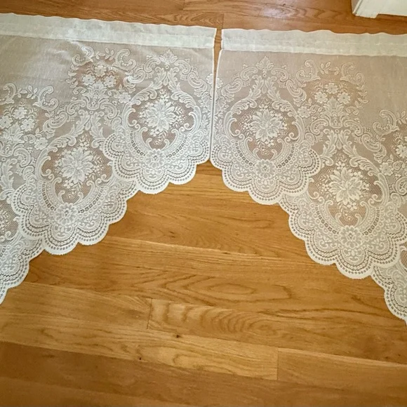 Pair of Lace White Swag Curtains. Window Treatment Curtains - Picture 6 of 7